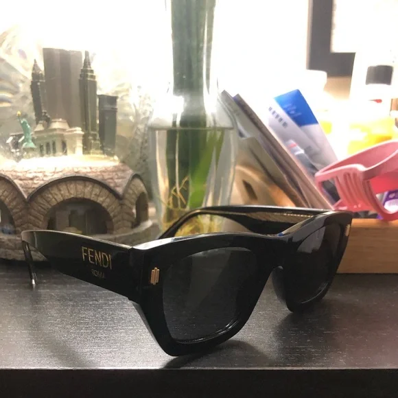 LIKE NEW FENDI ROMA SUNGLASSES - Picture 5 of 6